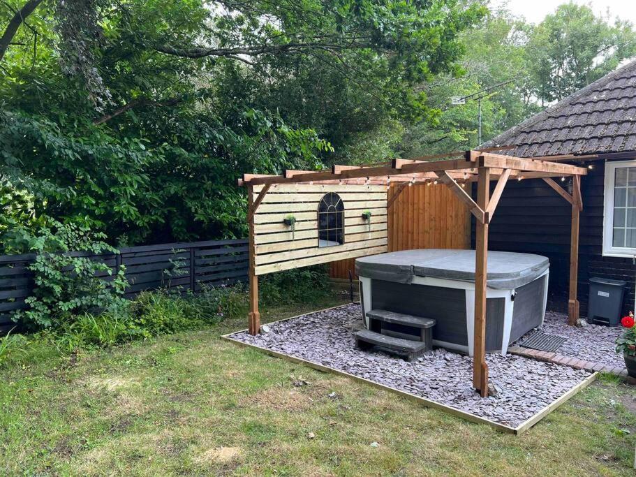 Hot Tub Hideaway! New Forest *