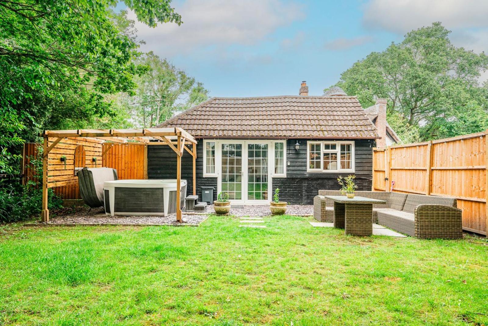 Hot Tub Hideaway! New Forest *